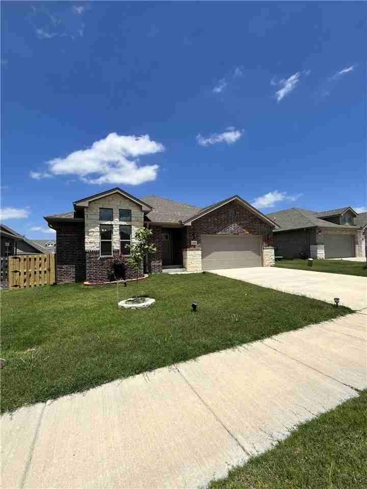 2060 Periwinkle Pl - Photo 2 of 31