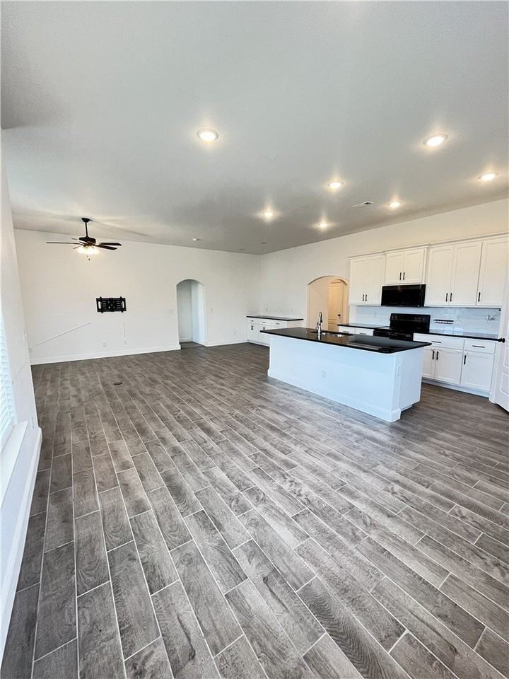 2060 Periwinkle Pl - Photo 4 of 31