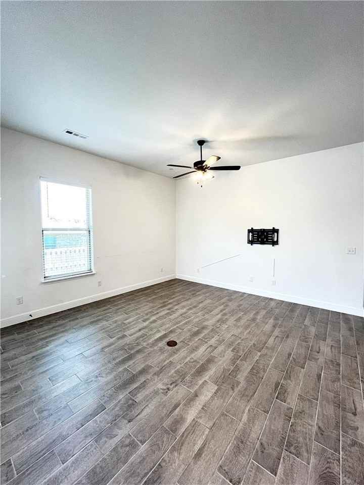 2060 Periwinkle Pl - Photo 7 of 31