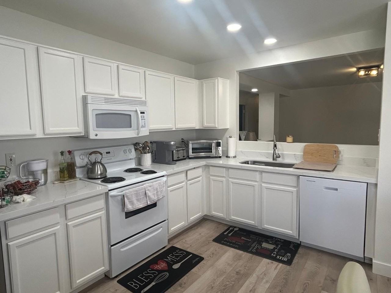 1722 W Amberwood Dr - Photo 2 of 24