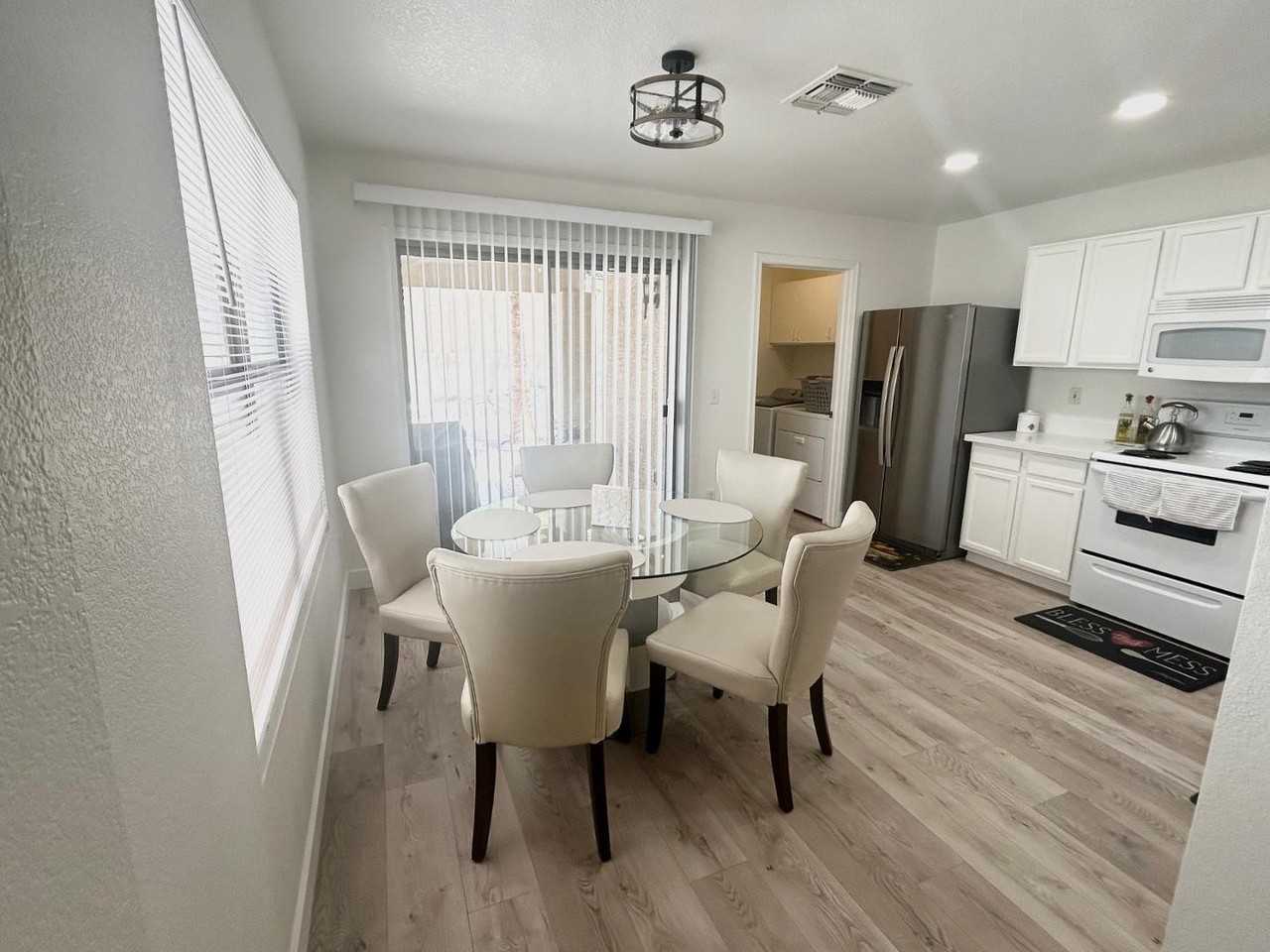 1722 W Amberwood Dr - Photo 4 of 24