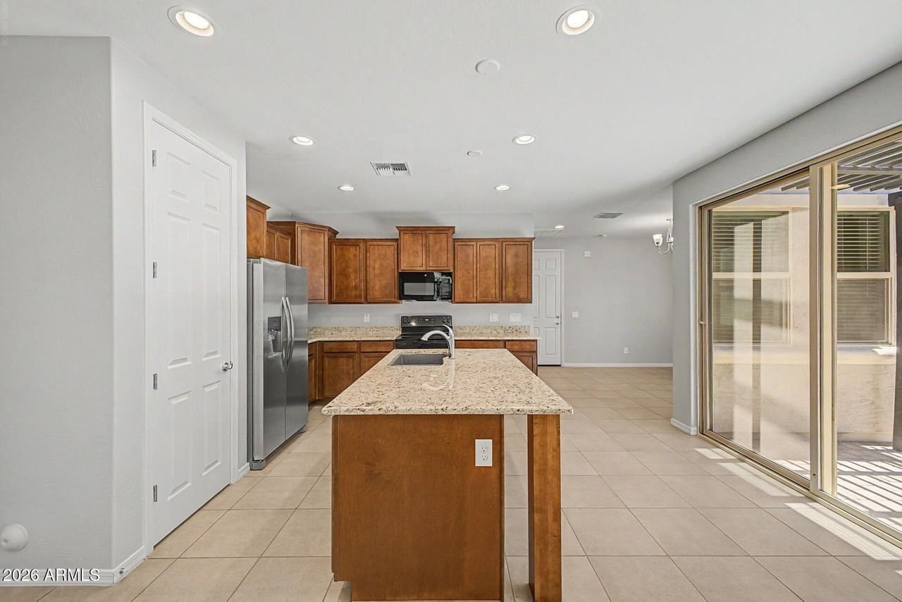 2511 S Entwistle St - Photo 5 of 35