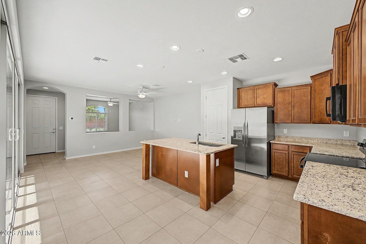 2511 S Entwistle St - Photo 6 of 35