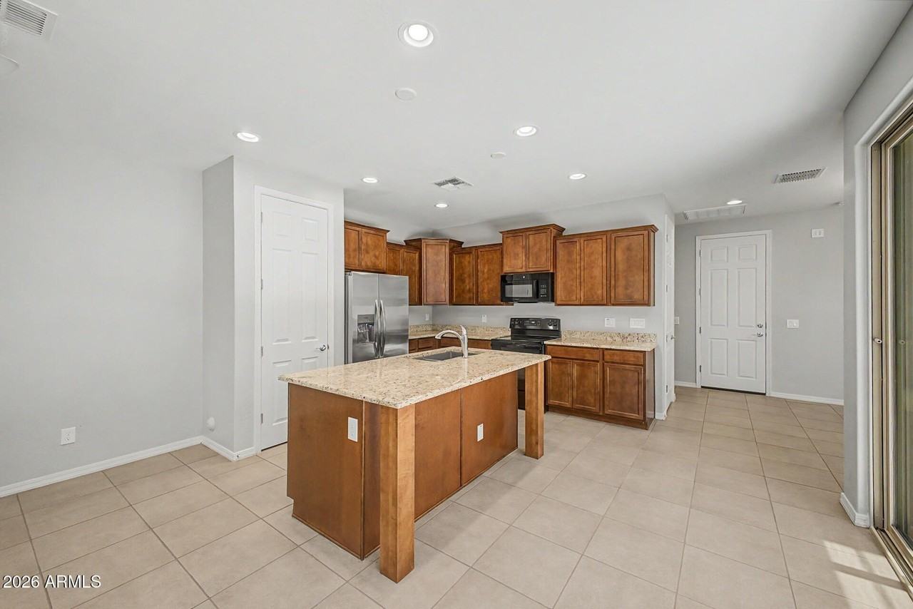 2511 S Entwistle St - Photo 7 of 35