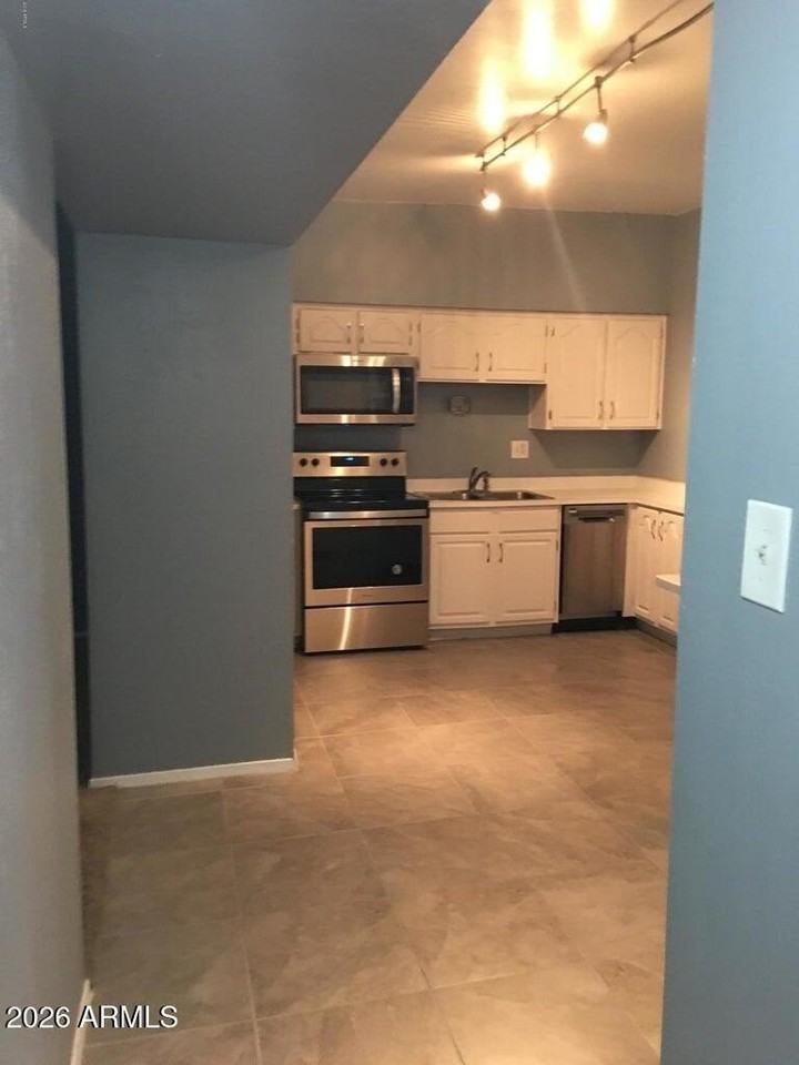 357 E Thomas Rd #A212 - Photo 2 of 12