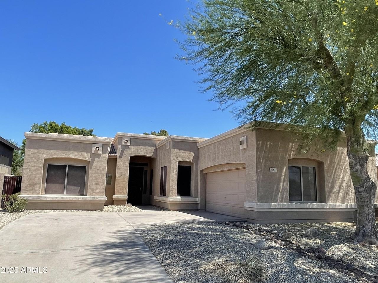 1680 W Saragosa St - Photo 3 of 33