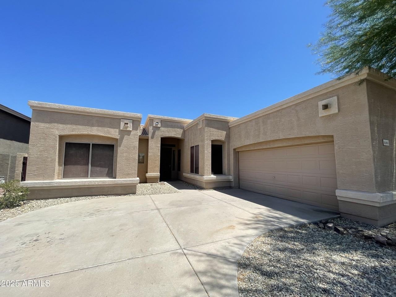 1680 W Saragosa St - Photo 4 of 33
