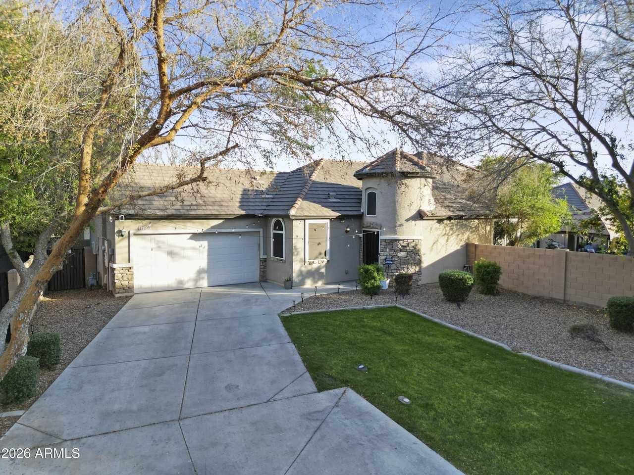 17239 W Ironwood St - Photo 7 of 44
