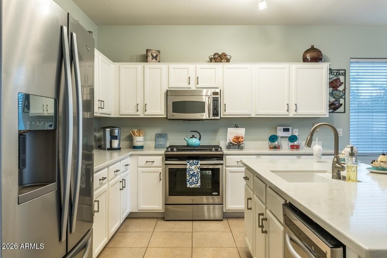 1546 E Azalea Dr - Photo 2 of 50