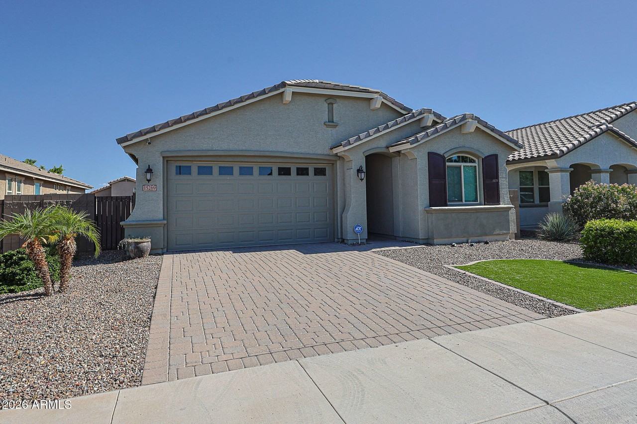 15269 W Pierce St - Photo 3 of 33