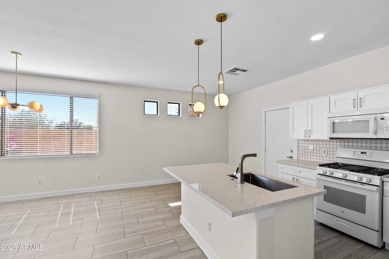 14369 W Lexington Ave - Photo 7 of 37