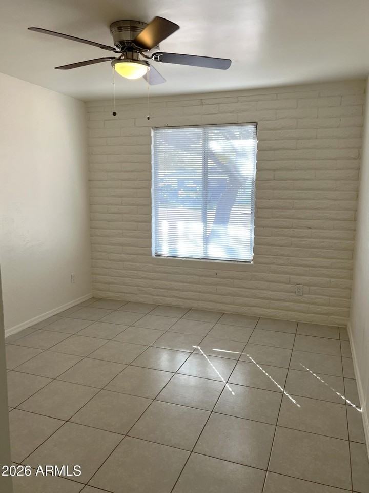 1622 E Del Rio Dr - Photo 5 of 14