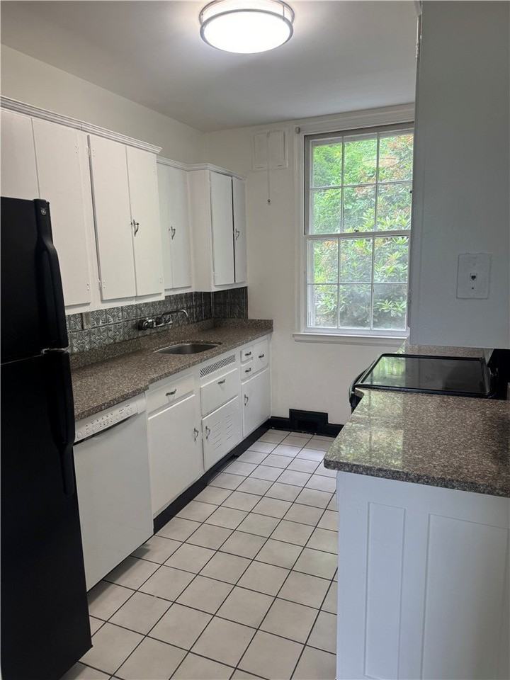134 High Rd - Photo 3 of 11