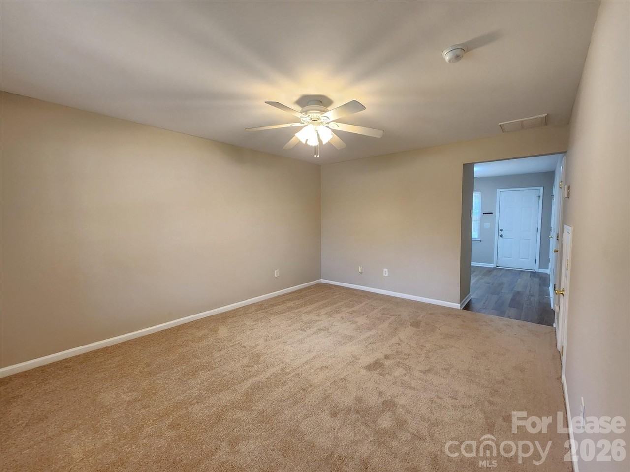 2504 S Ridge Ave - Photo 4 of 14