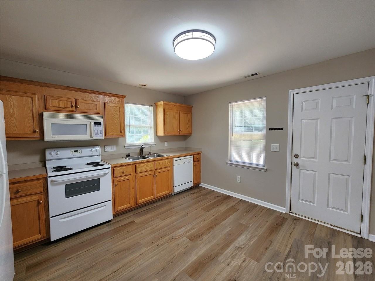 2504 S Ridge Ave - Photo 5 of 14