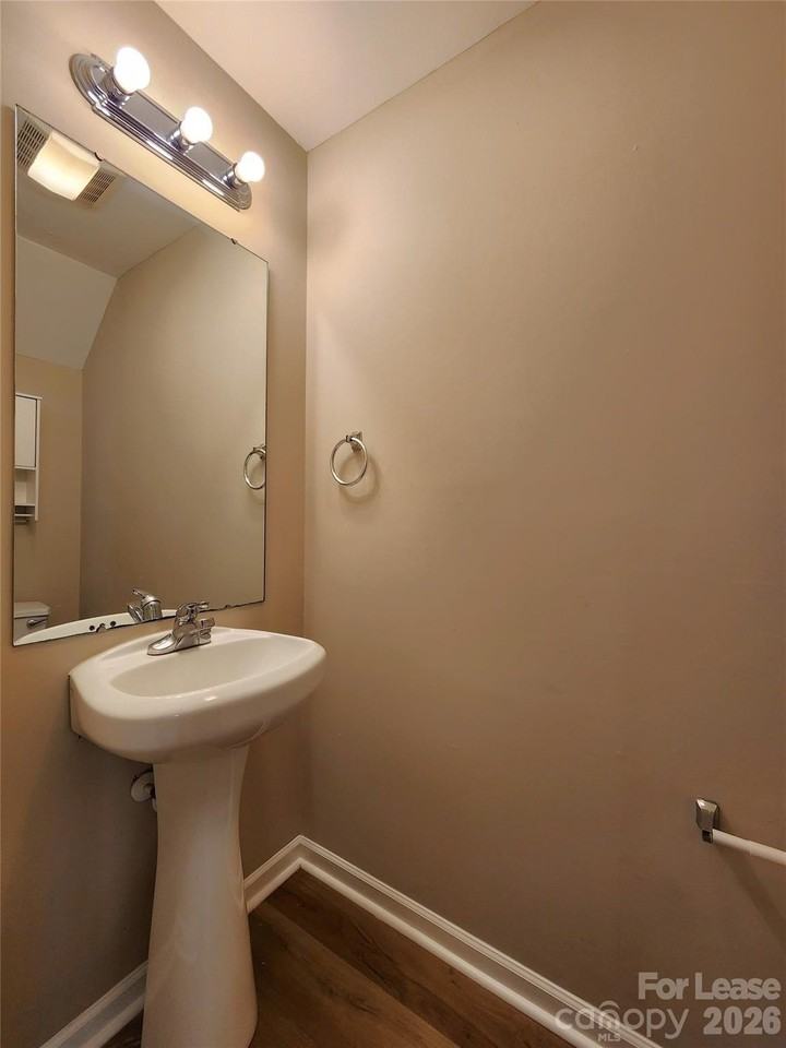 2504 S Ridge Ave - Photo 7 of 14