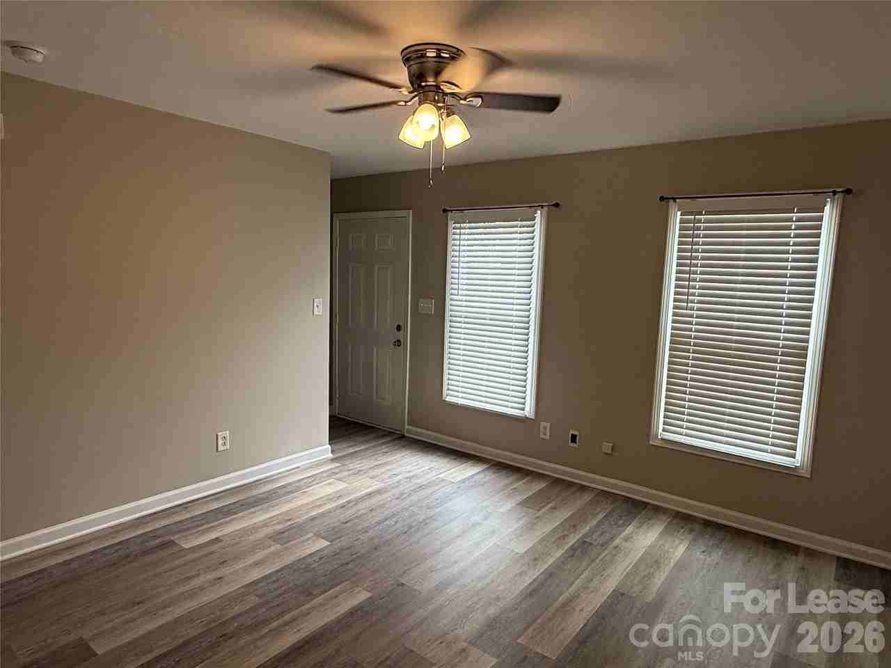 312 W Catawba Ave - Photo 2 of 14