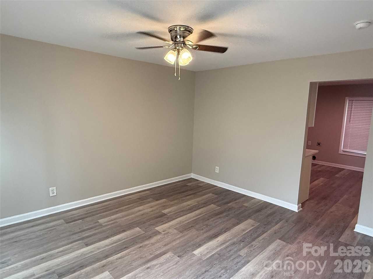 312 W Catawba Ave - Photo 3 of 14