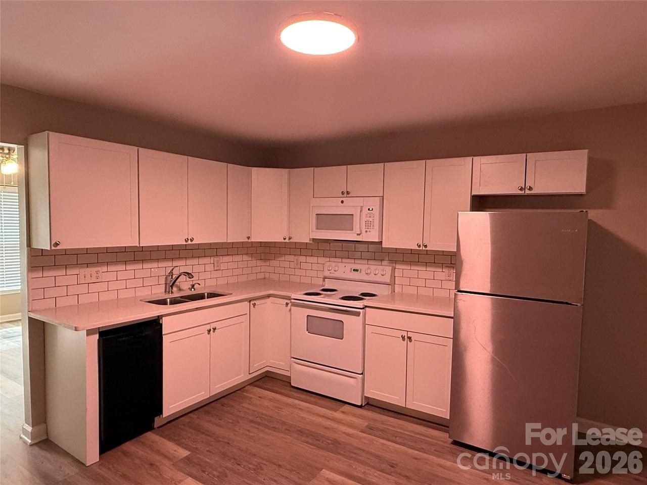 312 W Catawba Ave - Photo 4 of 14
