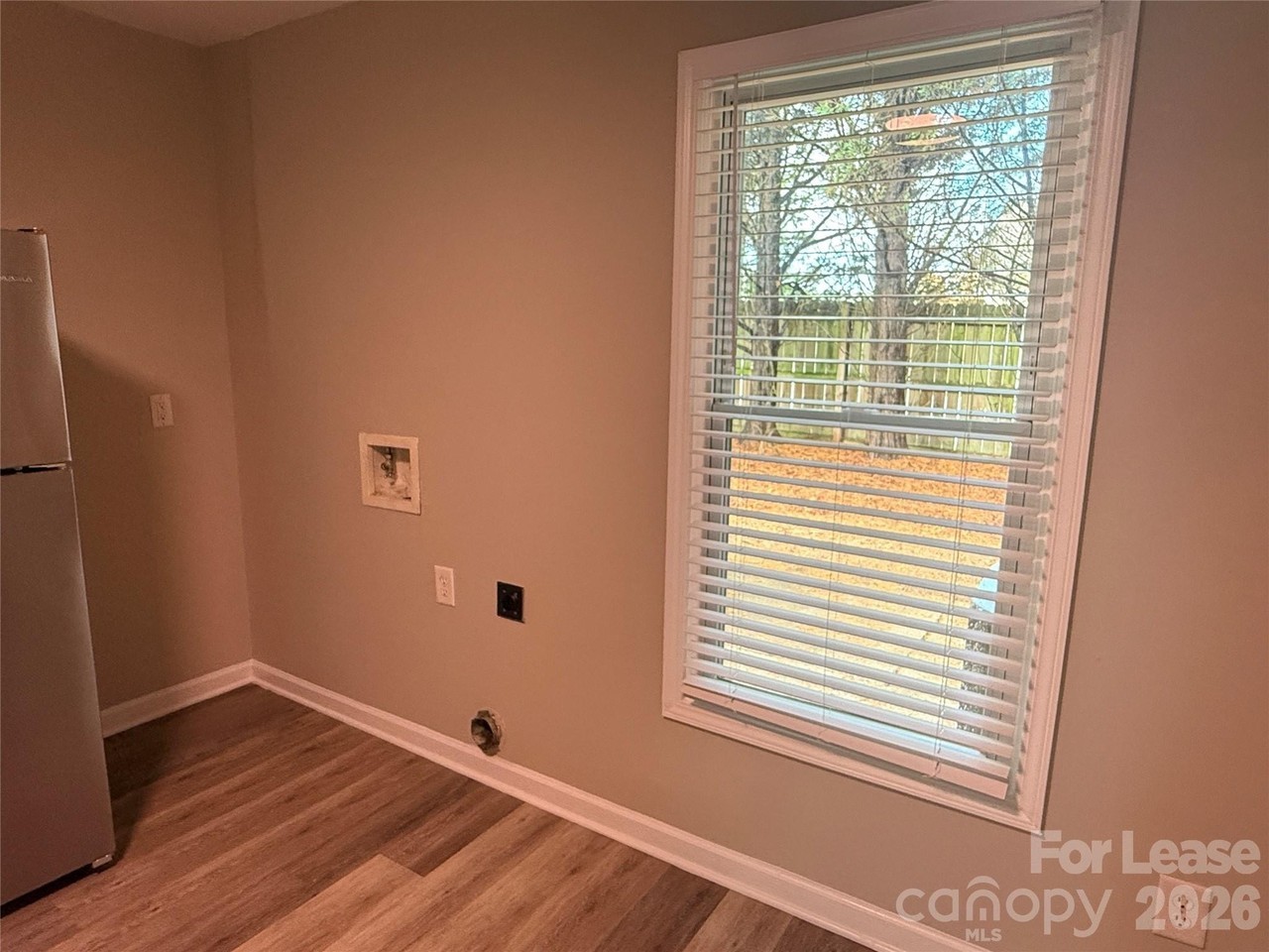 312 W Catawba Ave - Photo 5 of 14