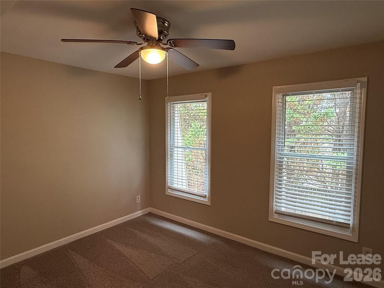 312 W Catawba Ave - Photo 7 of 14