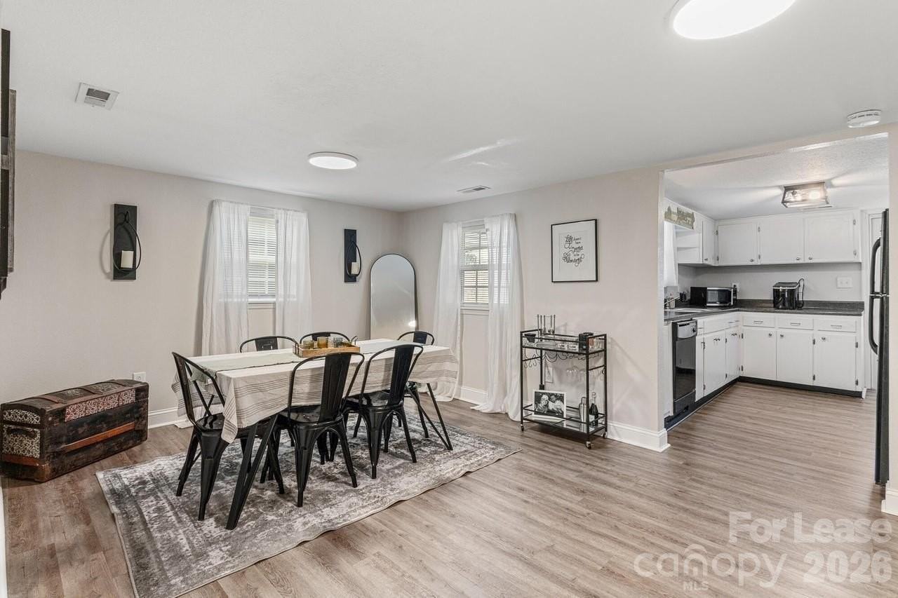 320 Tennessee Ave - Photo 4 of 15