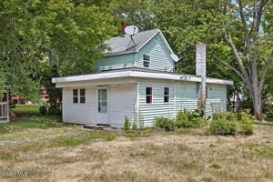 featured image of 7 Clearwater St