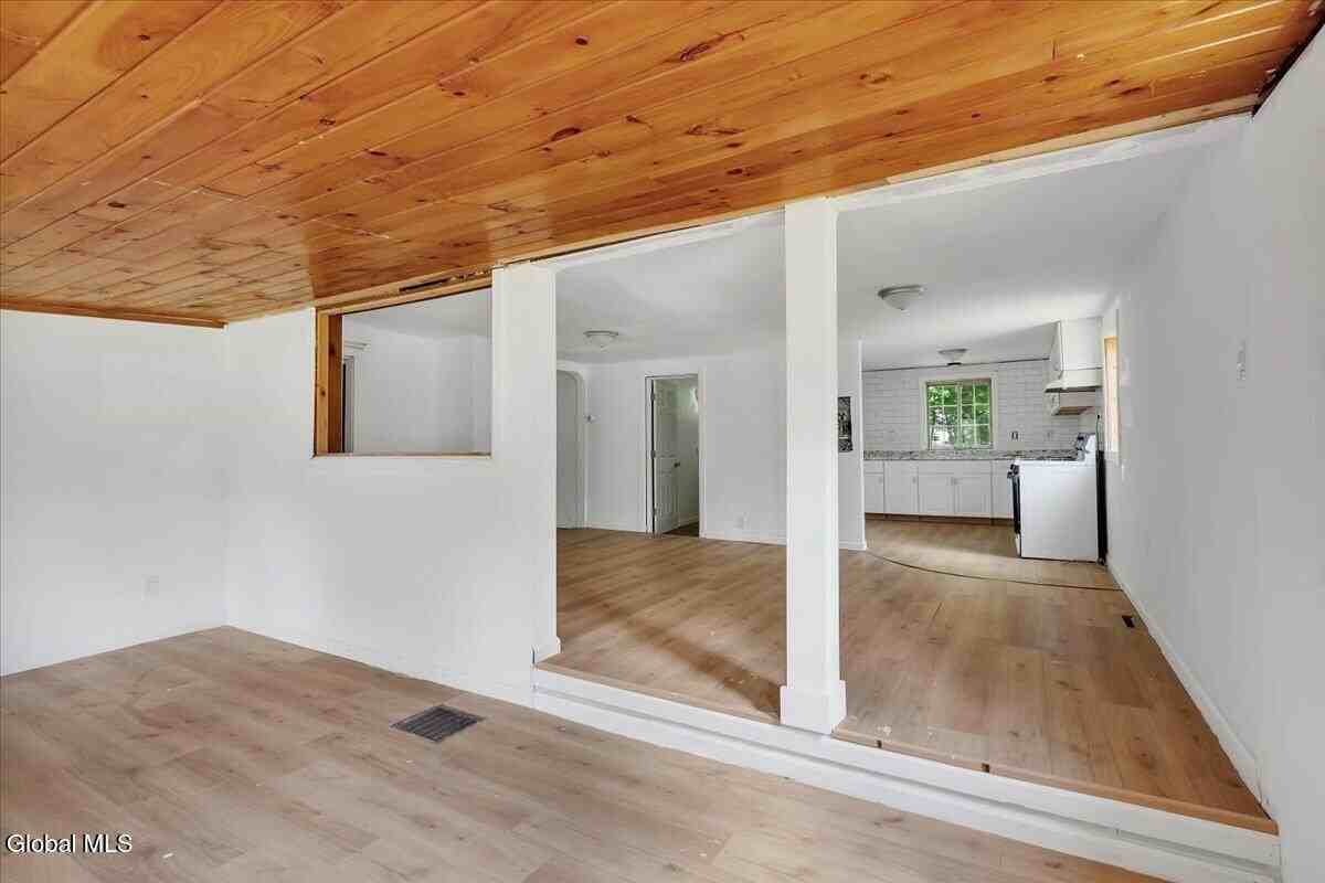 7 Clearwater St - Photo 6 of 24
