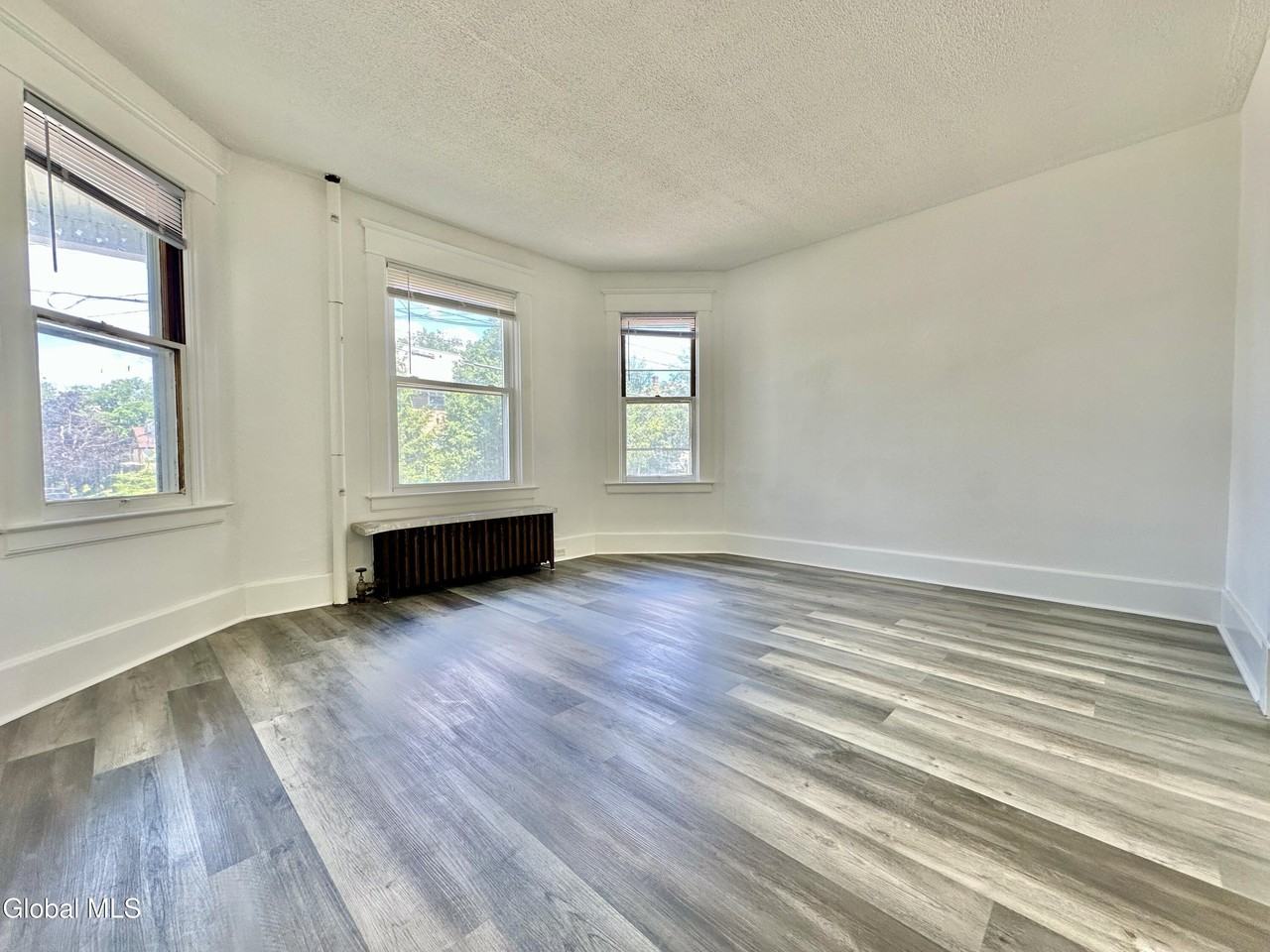 1346 Stanford St #1 - Photo 4 of 22
