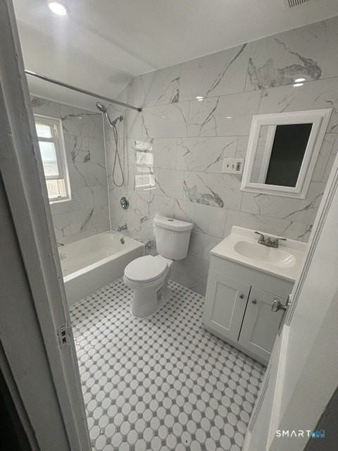 144 Pennsylvania Ave - Photo 4 of 10