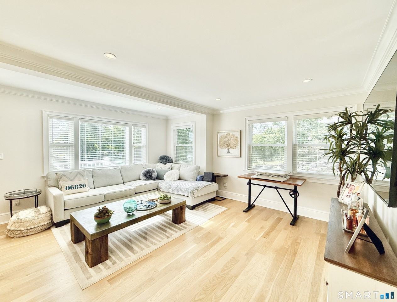 225 Hoyt St - Photo 7 of 28
