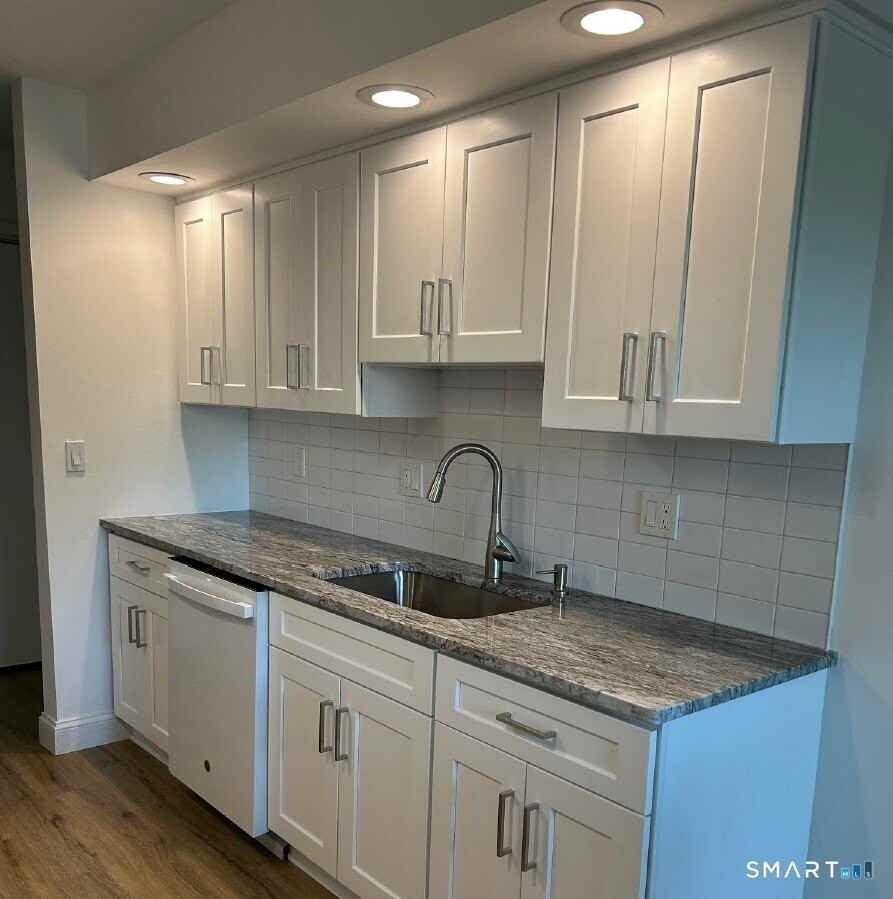 6 Canterbury Ct #6 - Photo 3 of 11