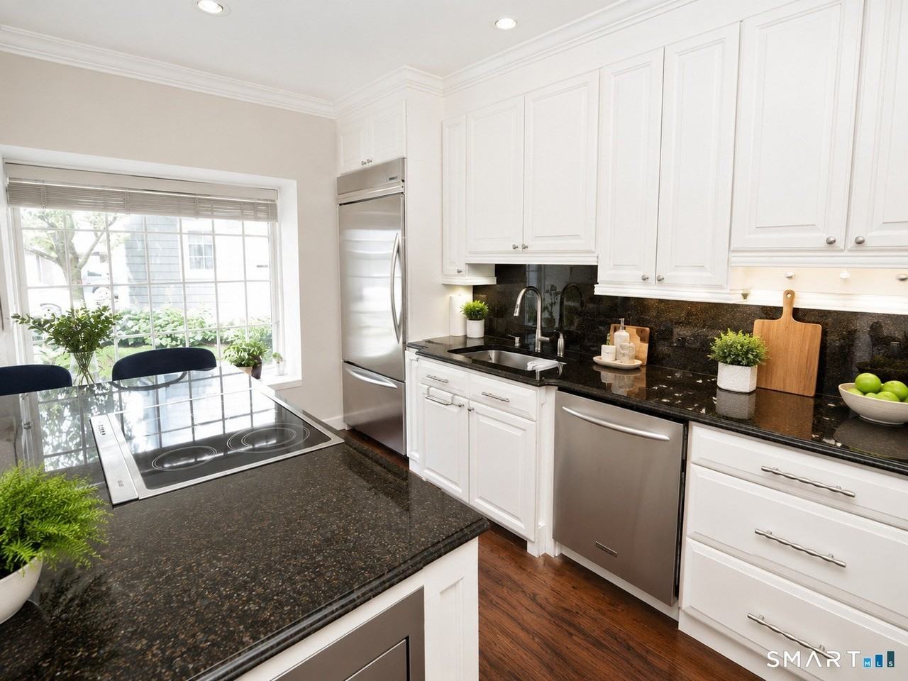 94 Southfield Ave #H2 - Photo 5 of 25