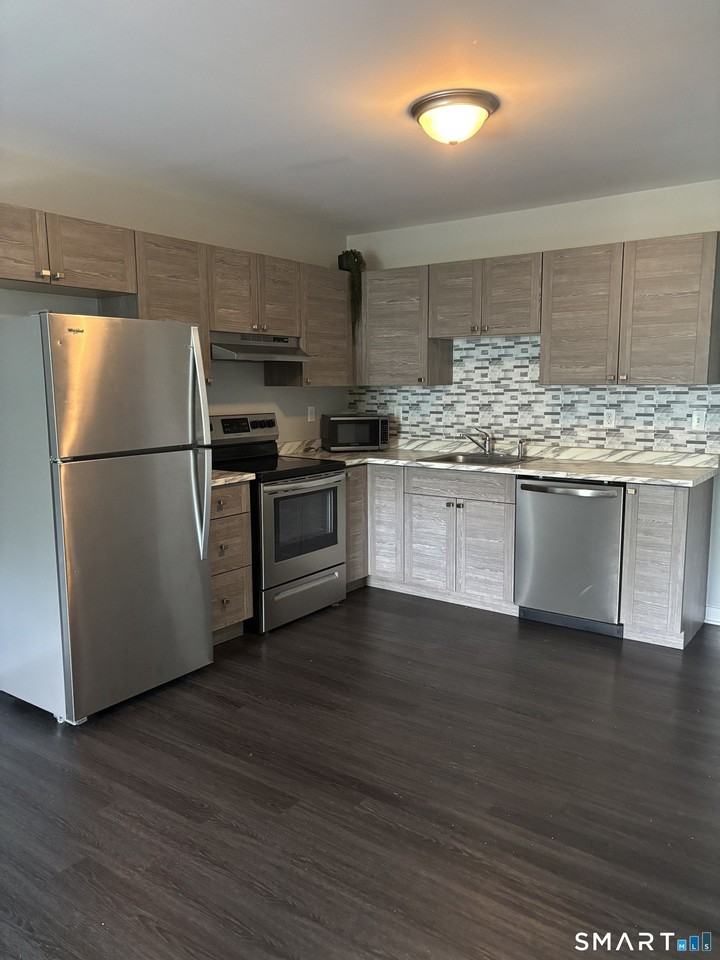 49 Taylor Ave - Photo 4 of 13