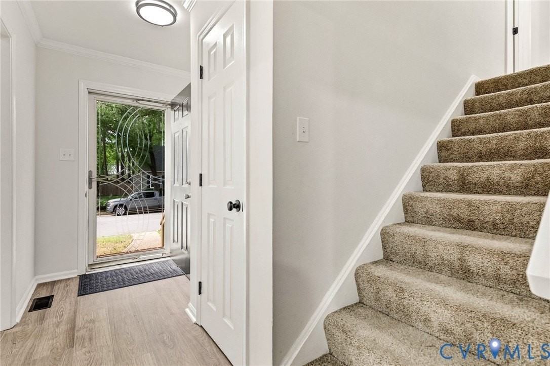 9015 Covewood Rd - Photo 2 of 32