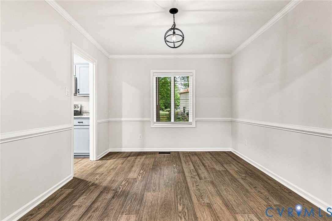 9015 Covewood Rd - Photo 5 of 32