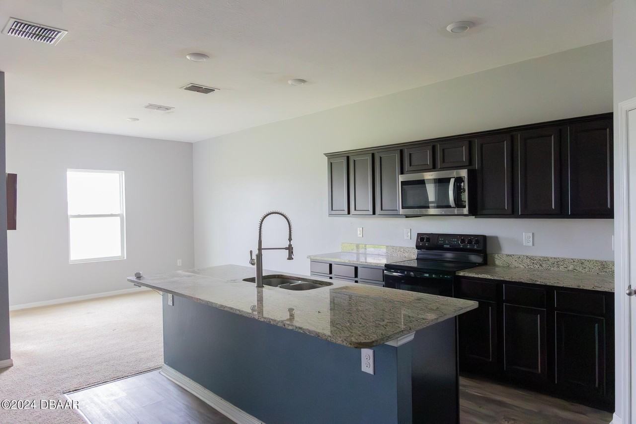 3017 Blue Shores Way - Photo 3 of 22