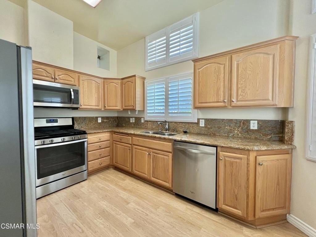 255 N Skyline Dr - Photo 7 of 26