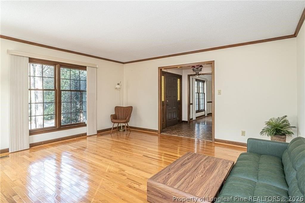 6821 Thames Dr - Photo 5 of 43