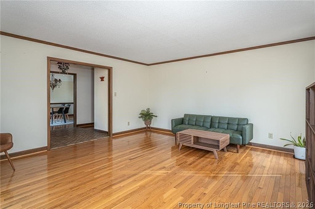 6821 Thames Dr - Photo 7 of 43