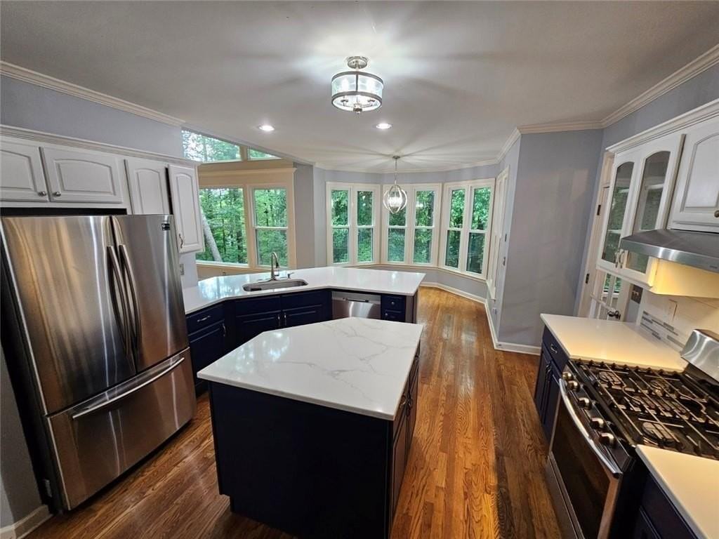 430 Eastbourne Way - Photo 3 of 44