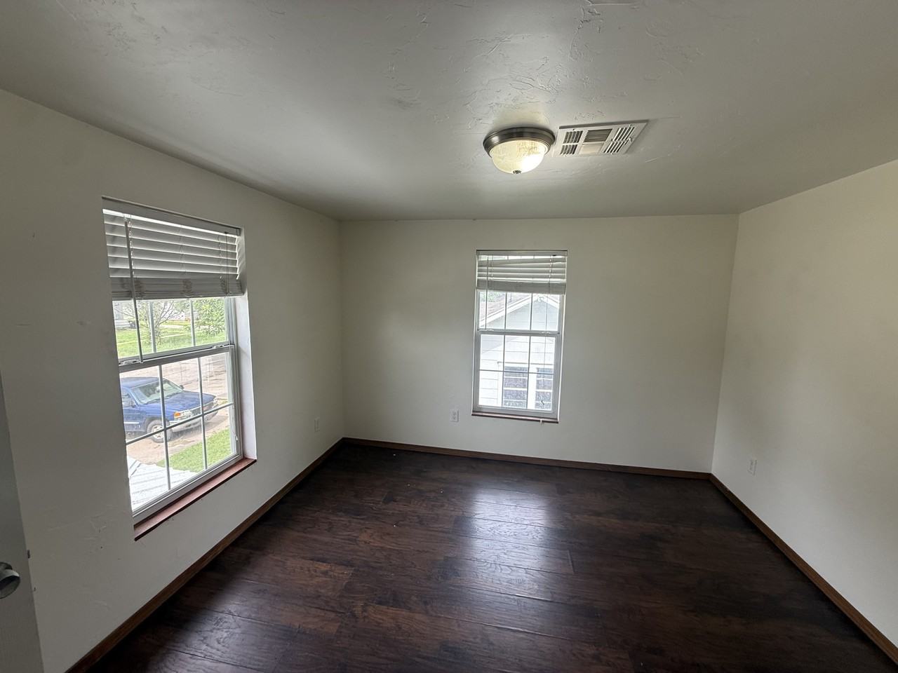 805 East 13th Street APT B - Photo 6 of 7
