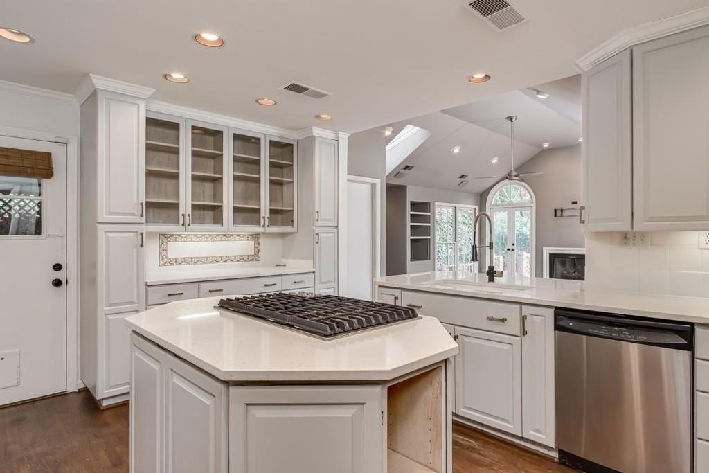4601 Club Cir Ne - Photo 3 of 32