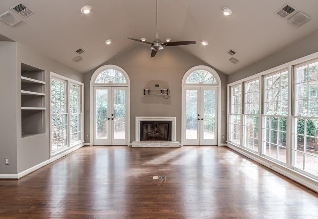 4601 Club Cir Ne - Photo 4 of 32
