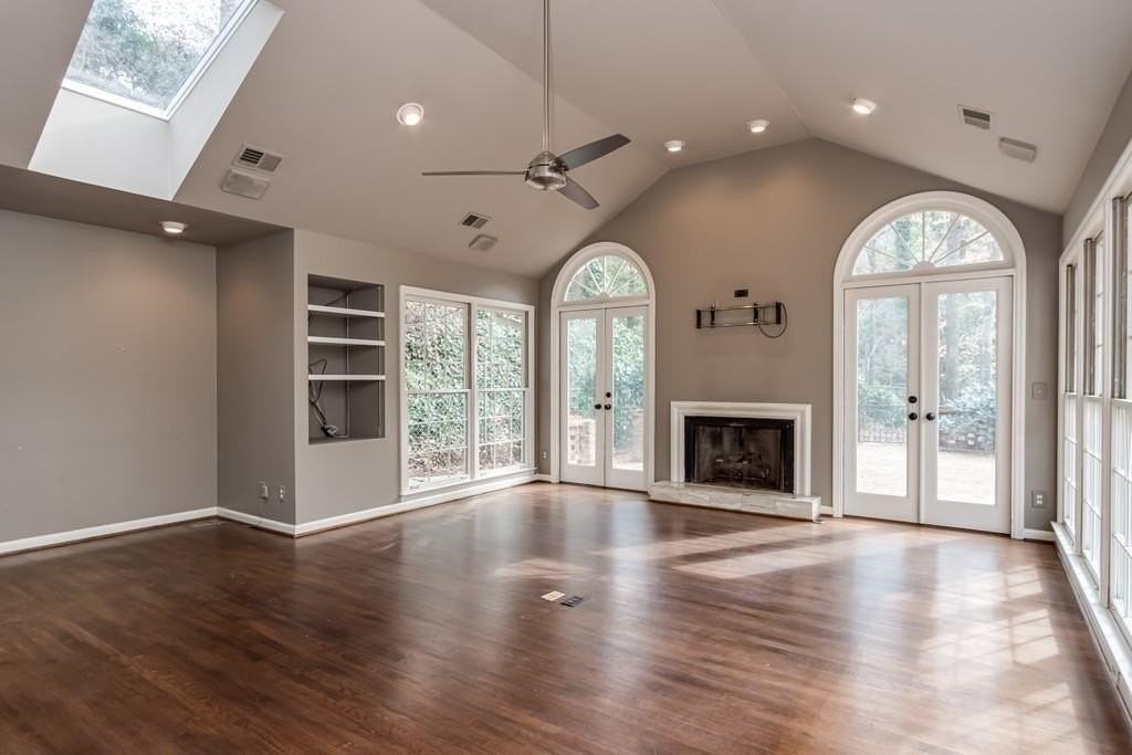 4601 Club Cir Ne - Photo 5 of 32
