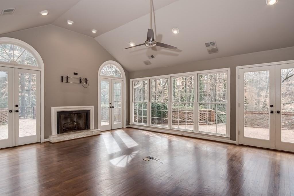 4601 Club Cir Ne - Photo 6 of 32