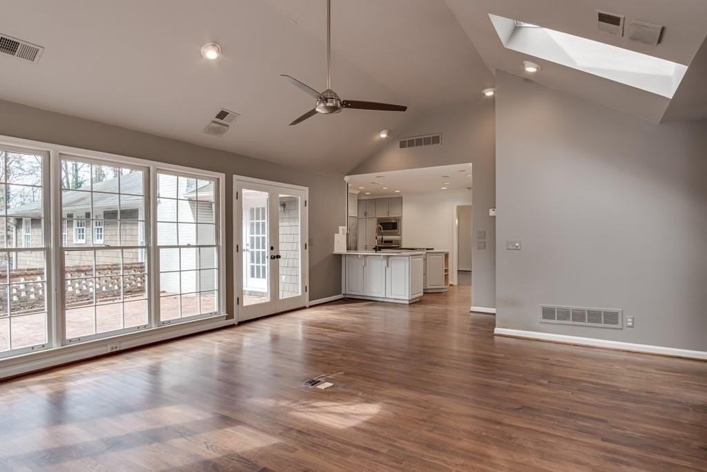 4601 Club Cir Ne - Photo 7 of 32