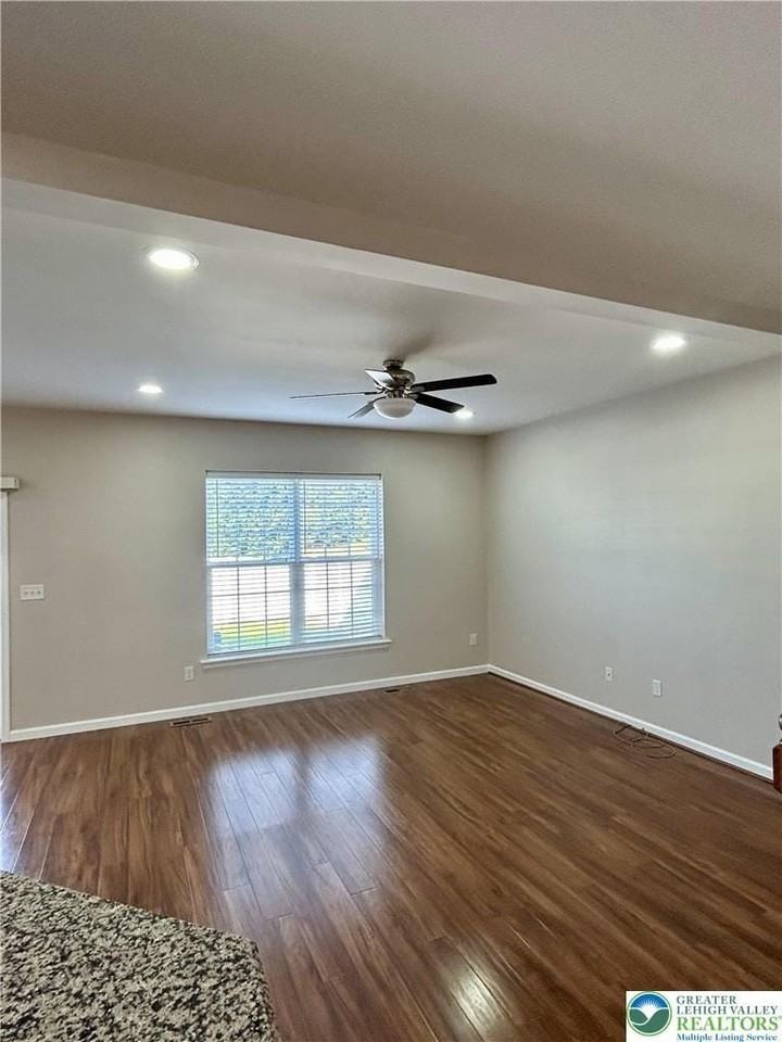 306 Milkweed Dr - Photo 3 of 19