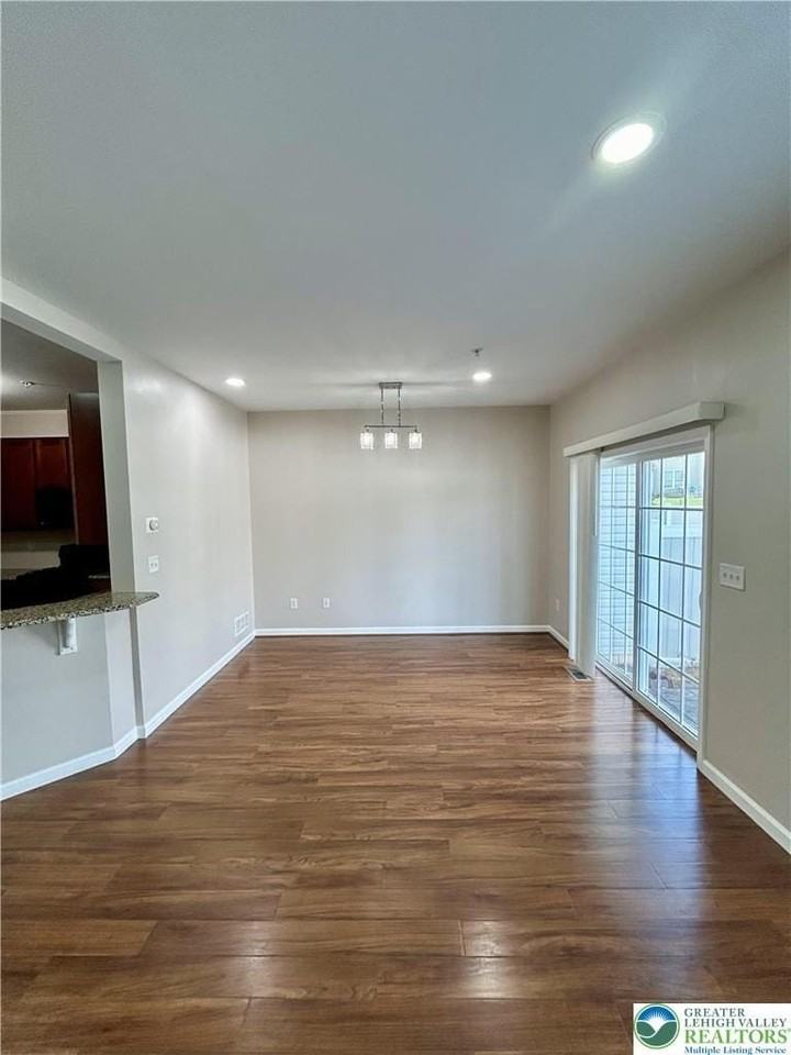 306 Milkweed Dr - Photo 5 of 19