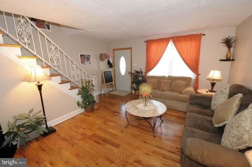 324 Dawson St - Photo 3 of 18